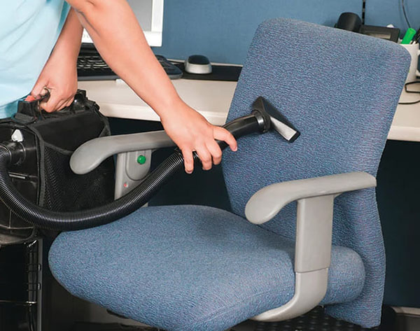 Cách vệ sinh ghế văn phòng nhanh chóng, sạch đẹp